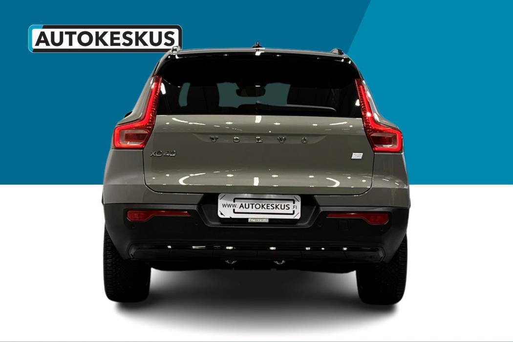 VOLVO XC40 2023