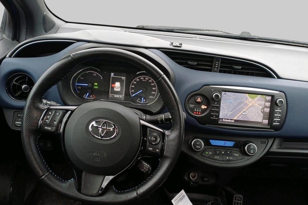 TOYOTA Yaris 2018