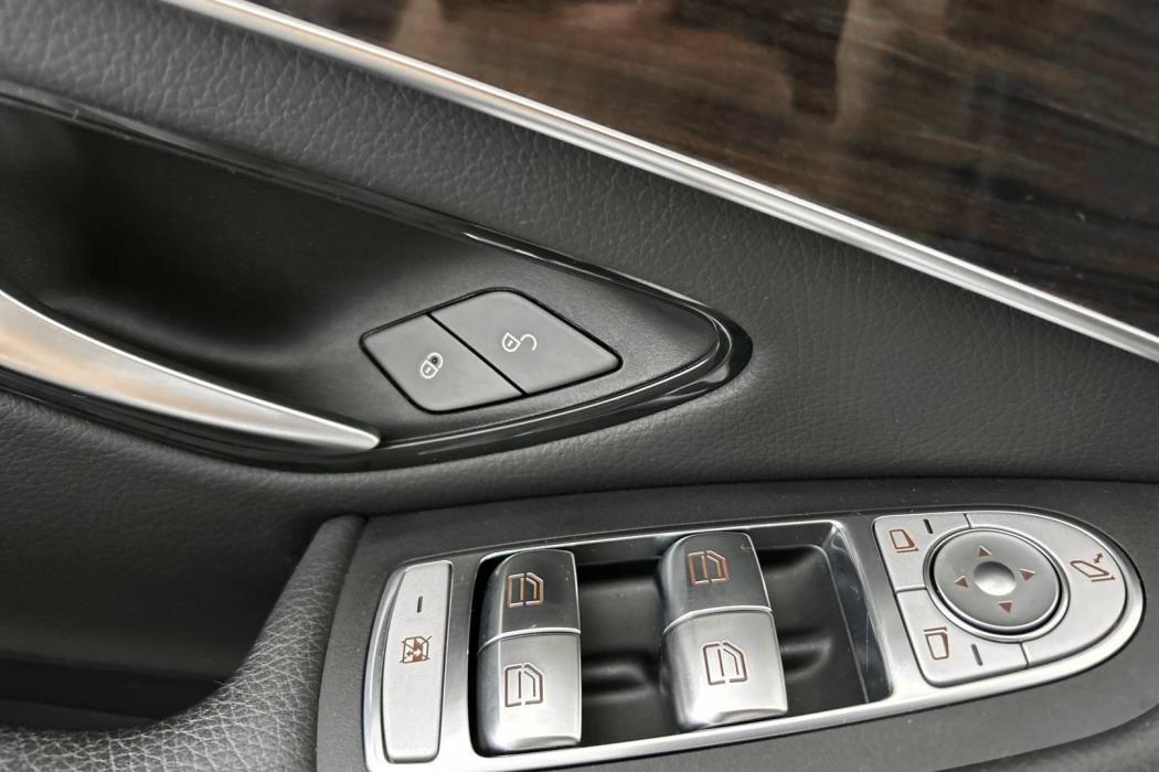 MERCEDES-BENZ GLC 2022