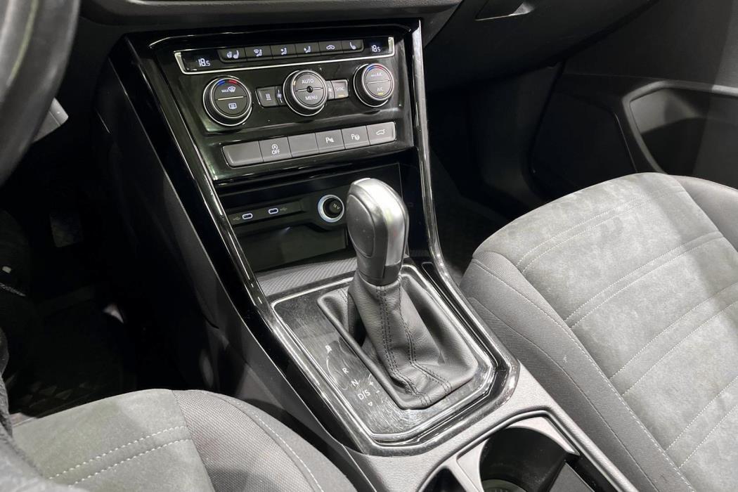 VOLKSWAGEN Touran 2022