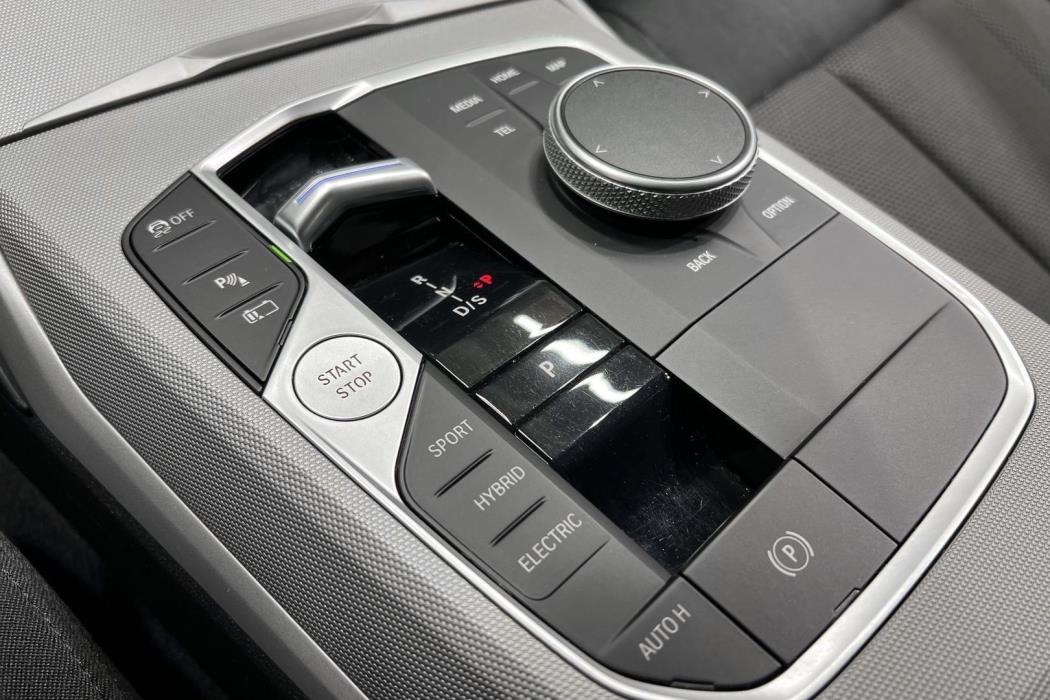 BMW 3-SARJA 2023