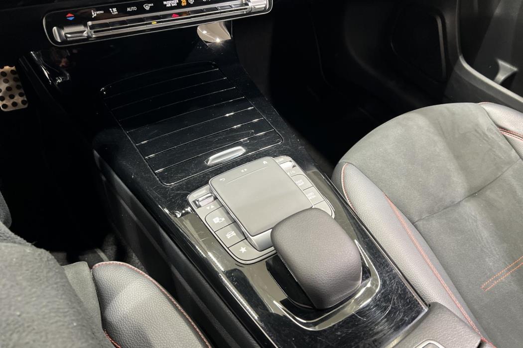 MERCEDES-BENZ A 2021