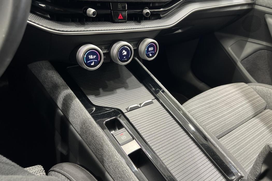 SKODA Superb 2025