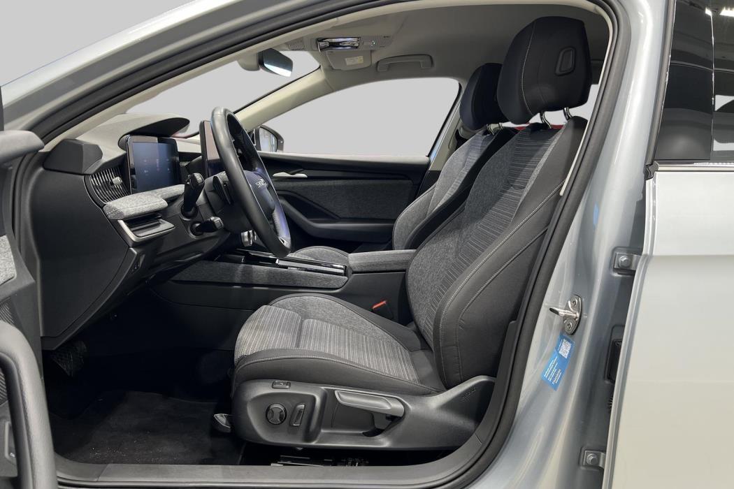 SKODA Superb 2025