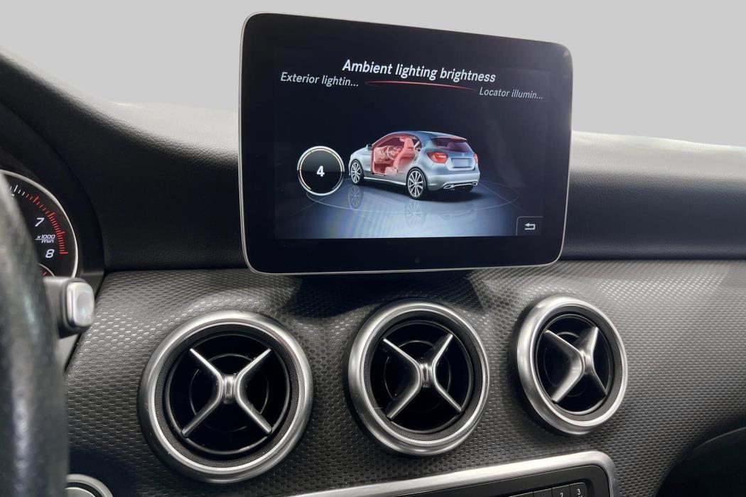 MERCEDES-BENZ A 2018
