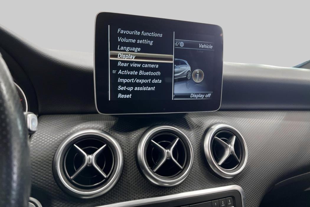 MERCEDES-BENZ A 2018