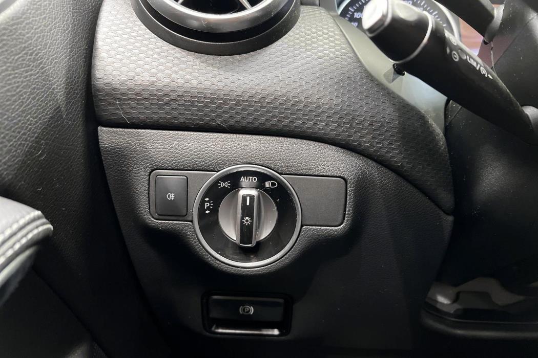 MERCEDES-BENZ A 2018