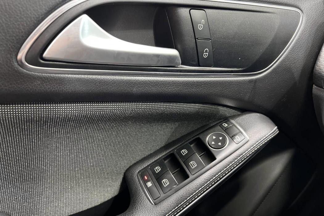 MERCEDES-BENZ A 2018