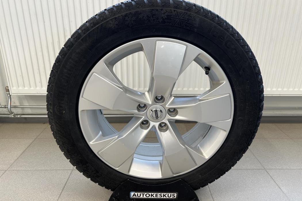 VOLVO XC40 2019