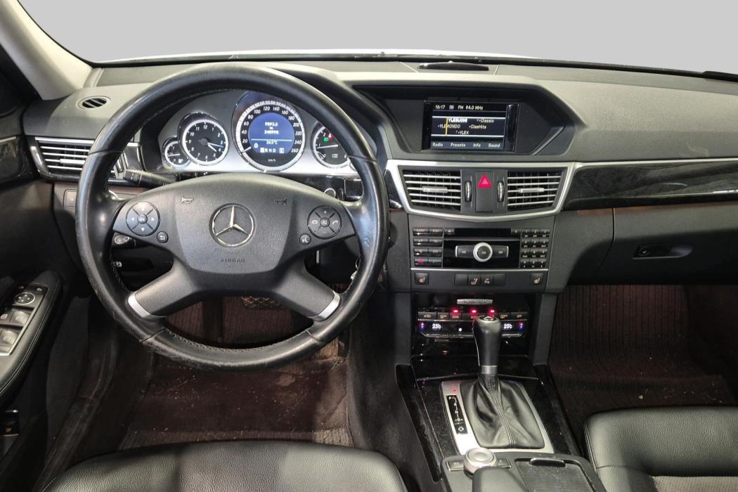 MERCEDES-BENZ E 2011