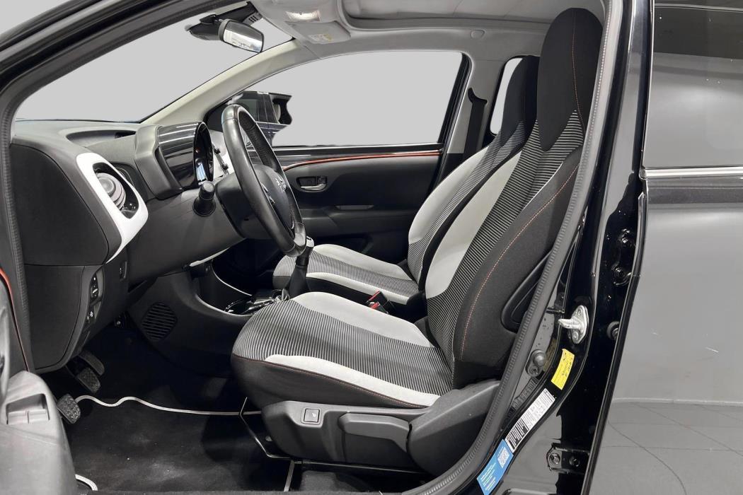 PEUGEOT 108 2016
