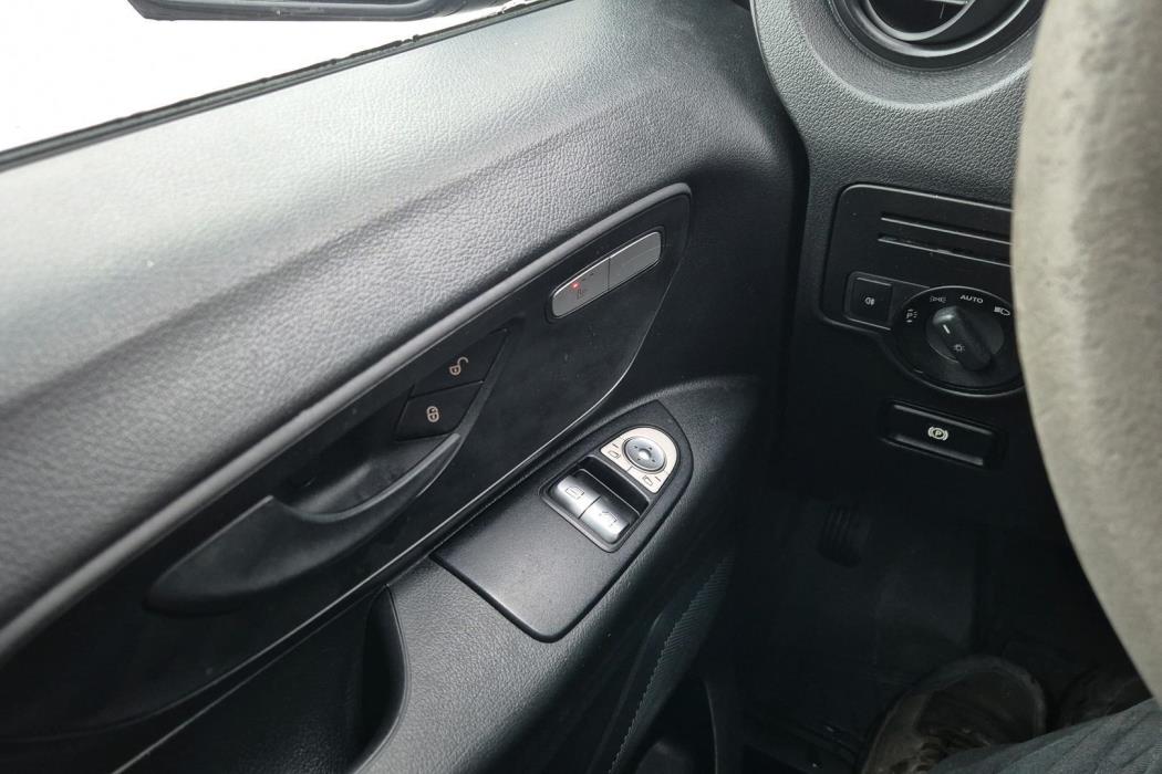 MERCEDES-BENZ Vito 2015