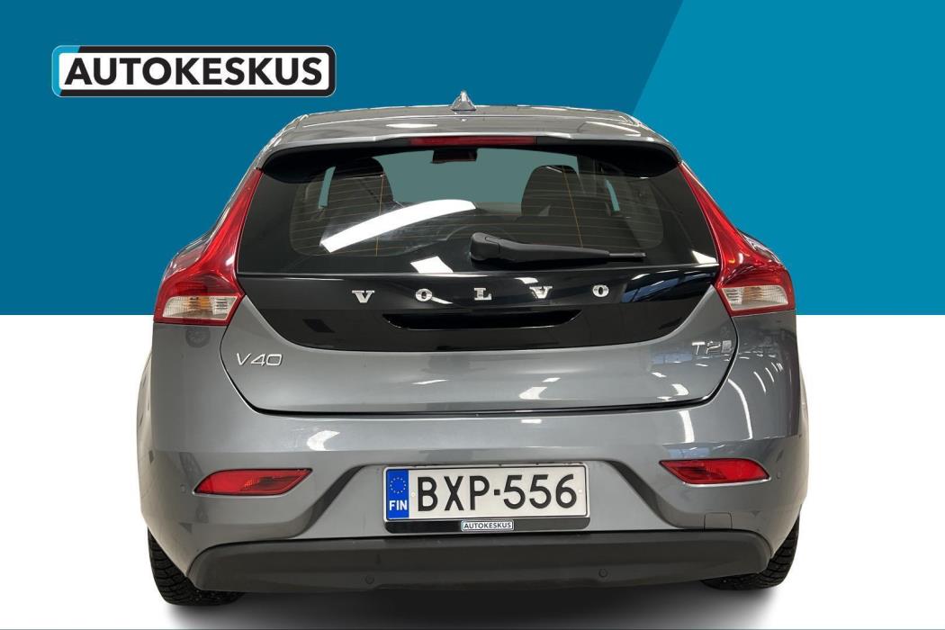 VOLVO V40 2020