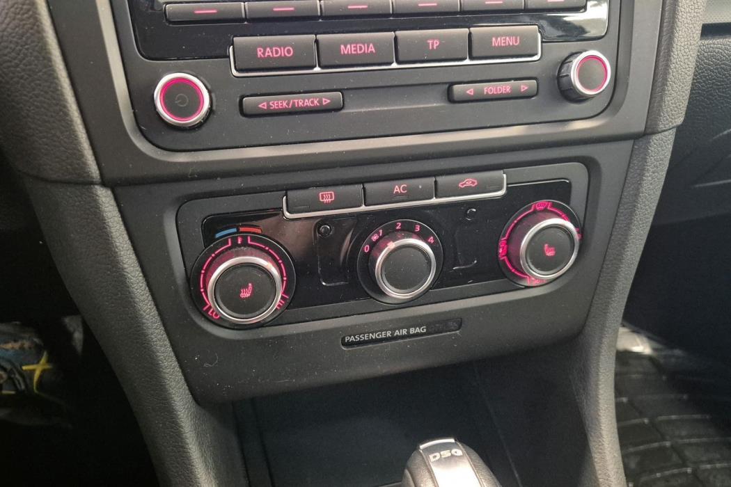 VOLKSWAGEN Golf 2012