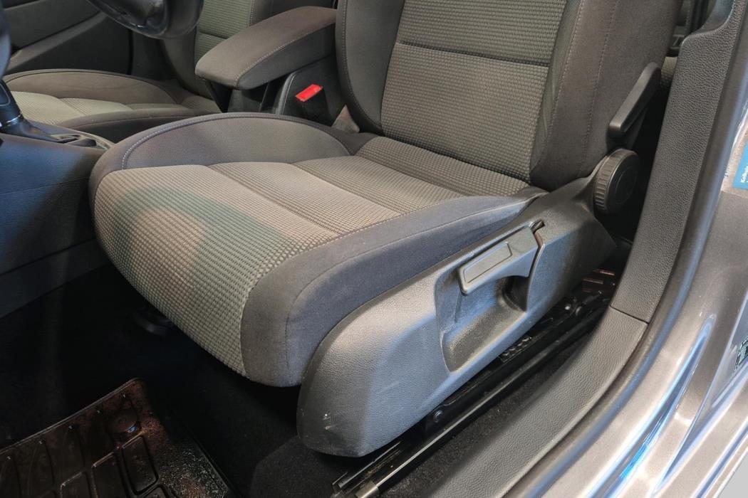 VOLKSWAGEN Golf 2012