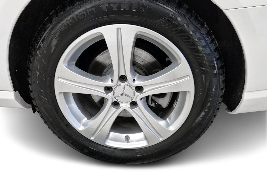 MERCEDES-BENZ E 2022