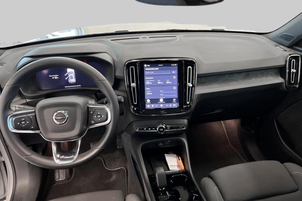 VOLVO XC40 2023