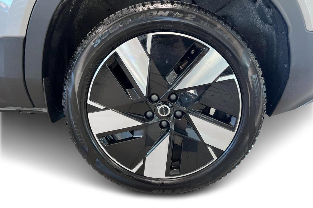 VOLVO XC40 2023