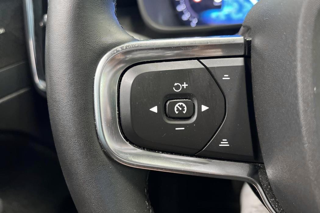 VOLVO XC40 2023