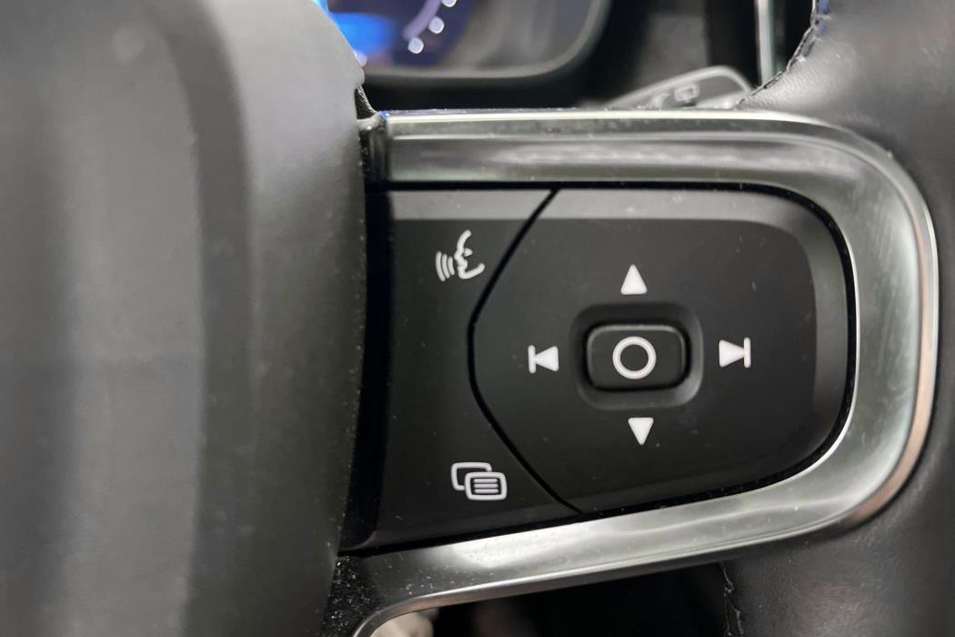 VOLVO XC40 2023