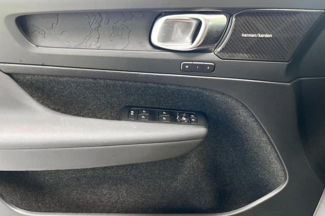 VOLVO XC40 2023