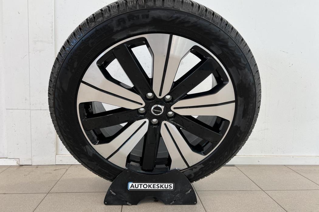 VOLVO XC40 2023