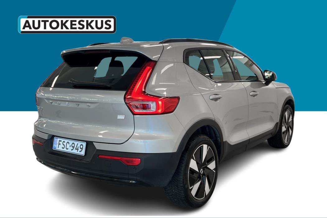 VOLVO XC40 2023