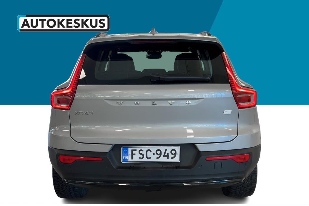 VOLVO XC40 2023