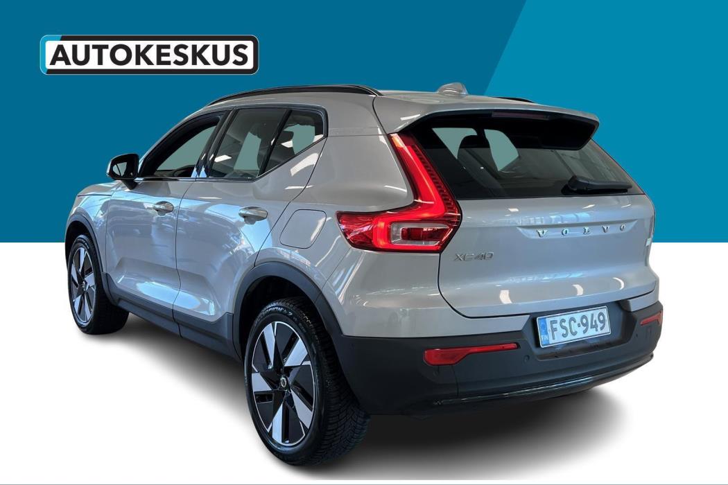 VOLVO XC40 2023