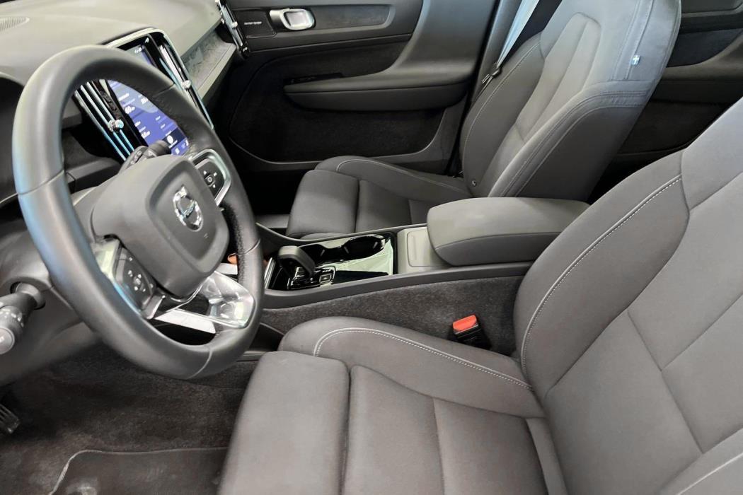 VOLVO XC40 2023