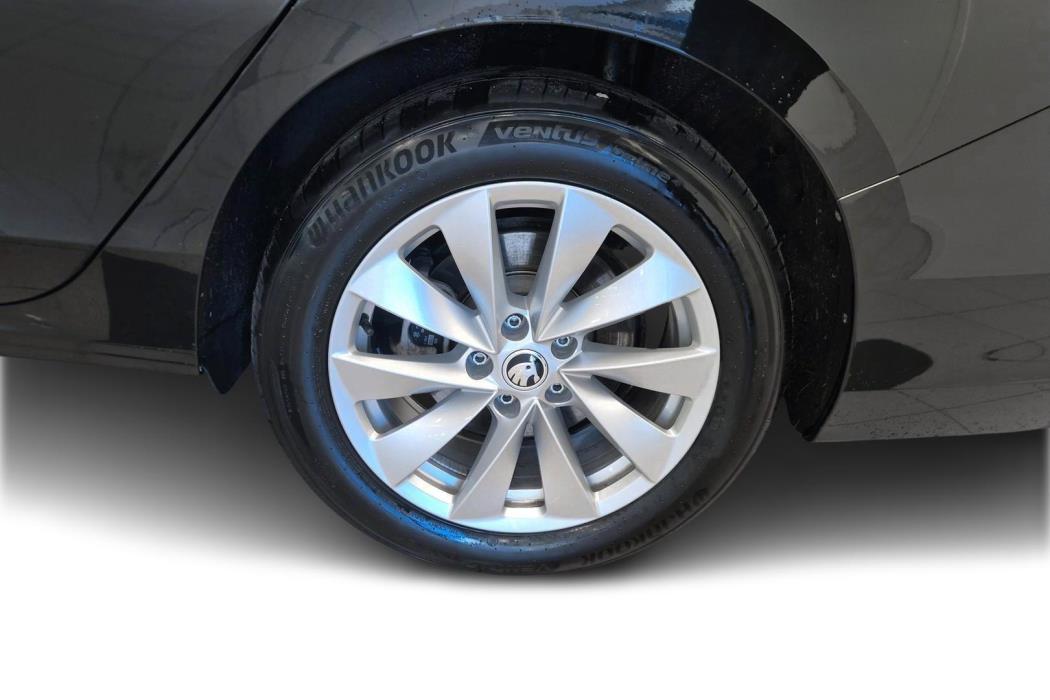 SKODA Superb 2025