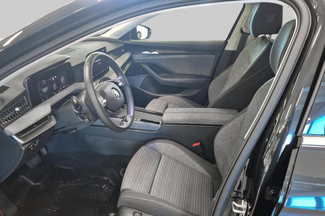 SKODA Superb 2025