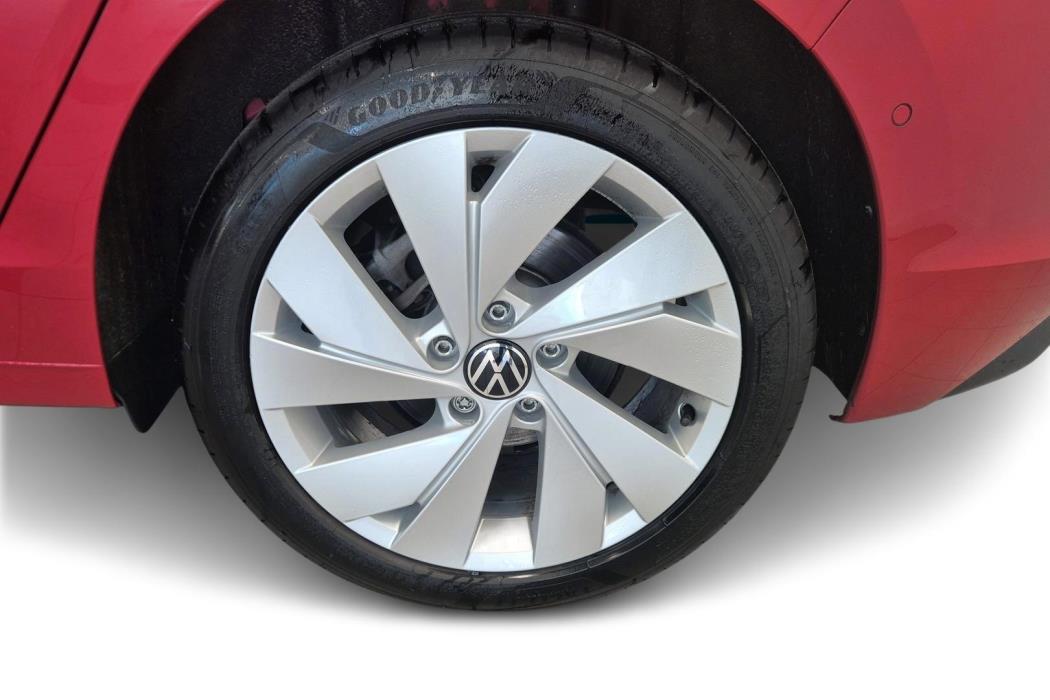 VOLKSWAGEN Golf 2025