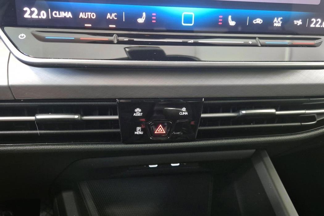VOLKSWAGEN Golf 2025