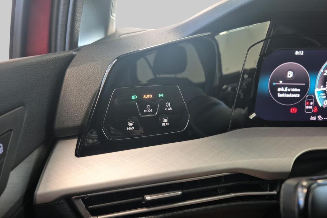 VOLKSWAGEN Golf 2025