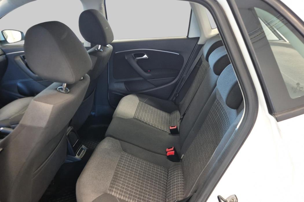 VOLKSWAGEN Polo 2014