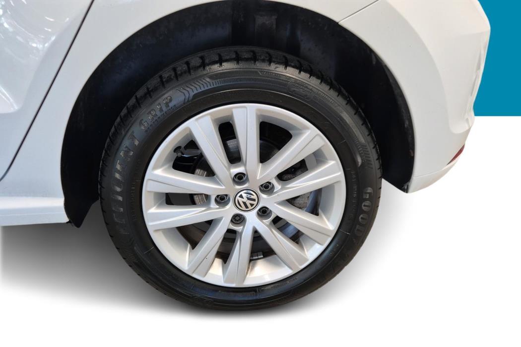 VOLKSWAGEN Polo 2014