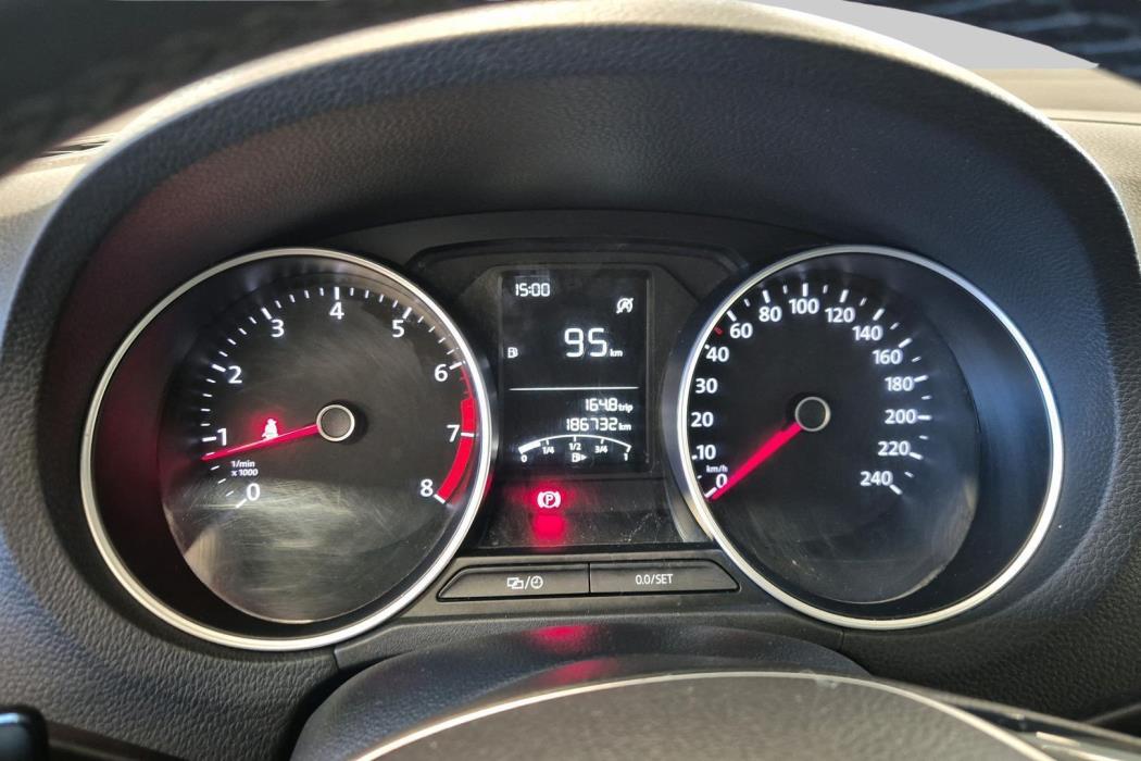 VOLKSWAGEN Polo 2014