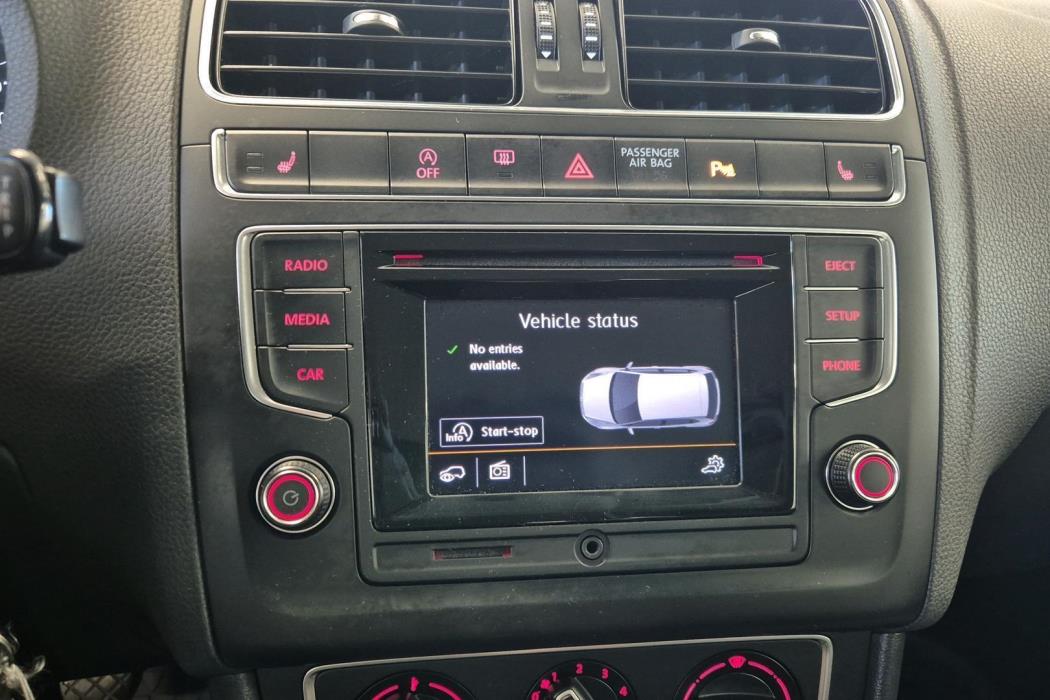 VOLKSWAGEN Polo 2014