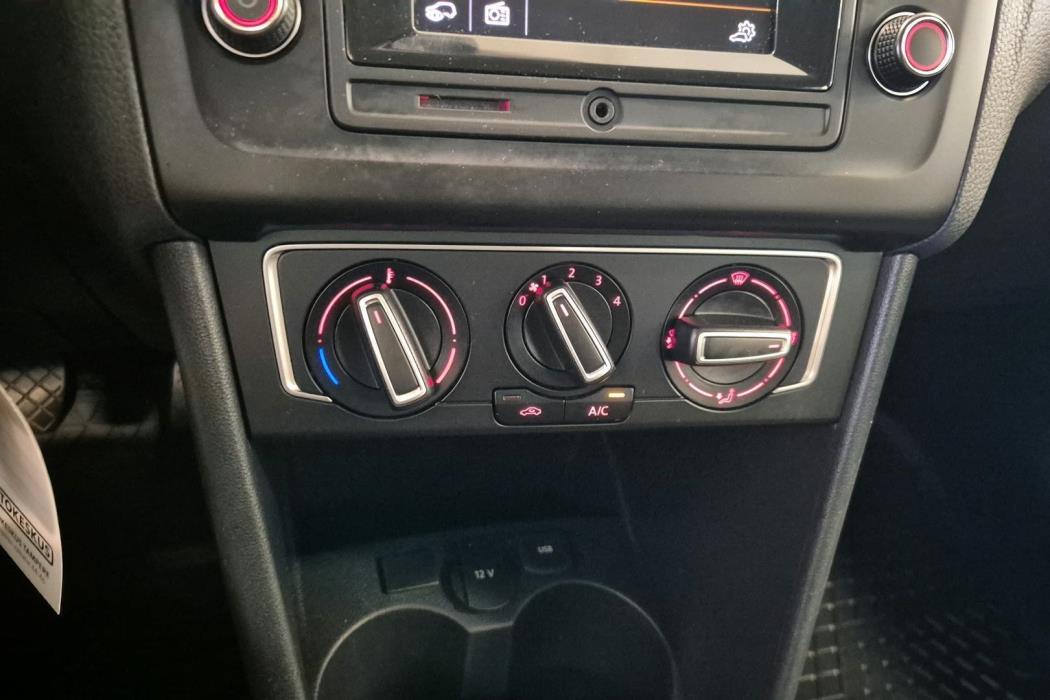 VOLKSWAGEN Polo 2014