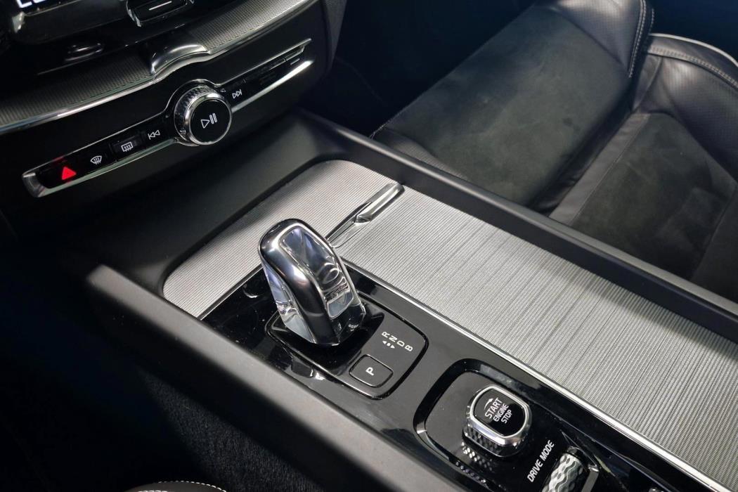VOLVO XC60 2018