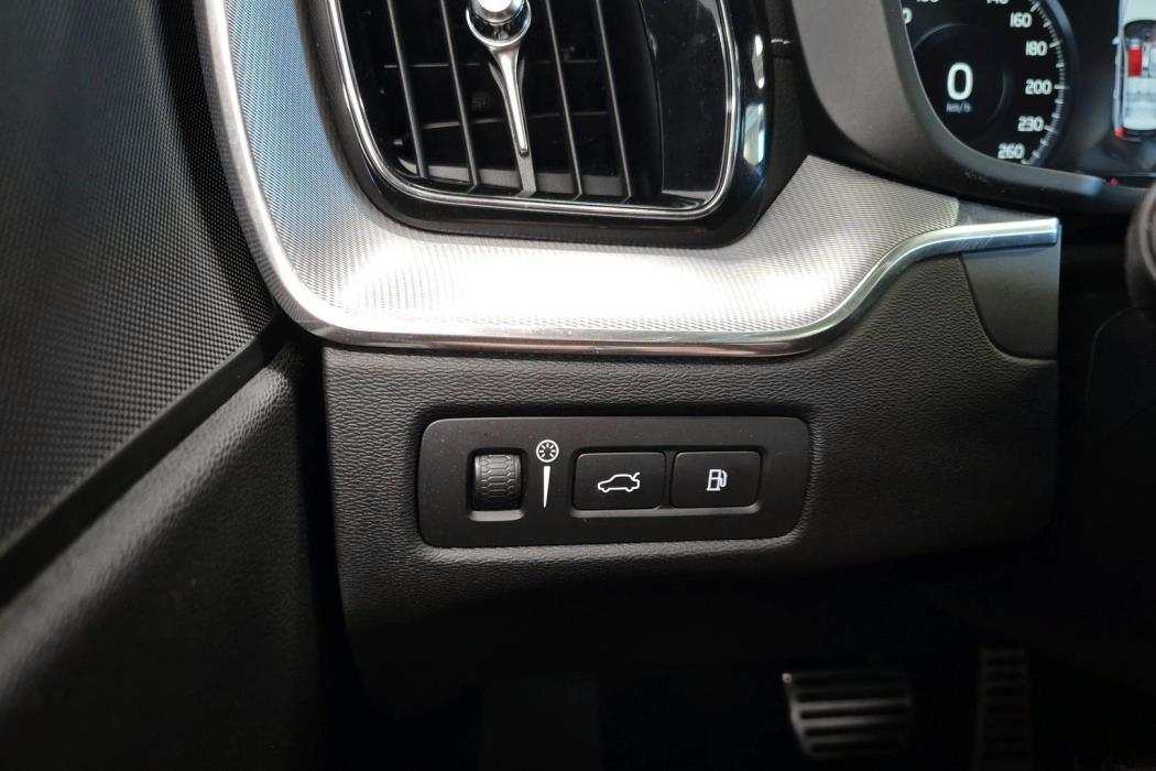 VOLVO XC60 2018