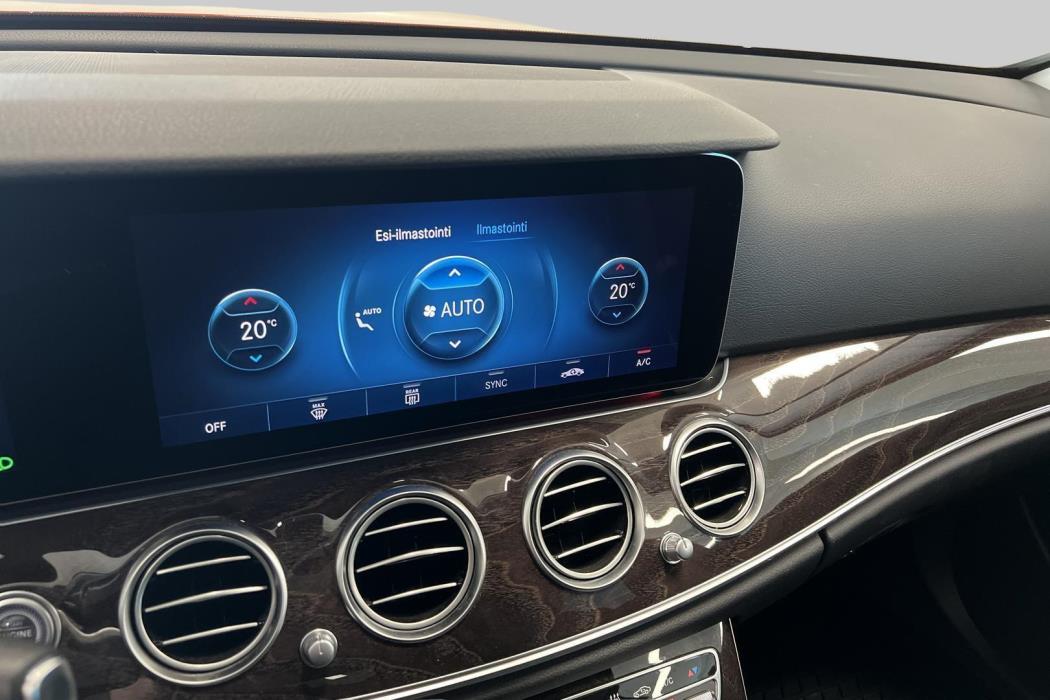 MERCEDES-BENZ E 2022