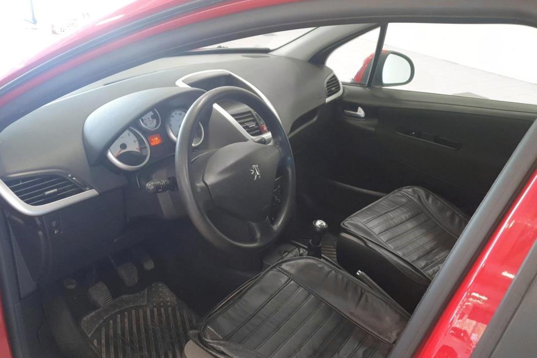 PEUGEOT 207 2009