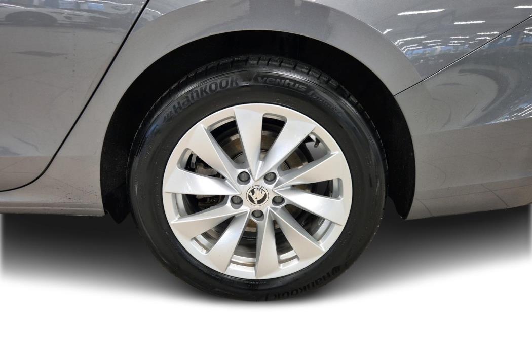 SKODA Superb 2025