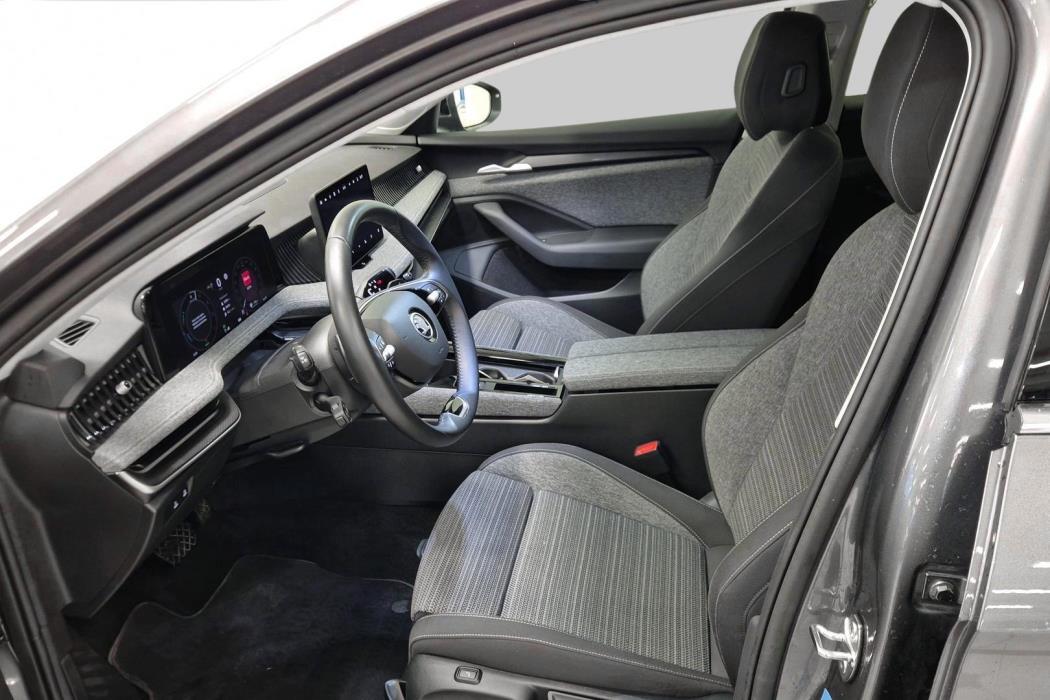 SKODA Superb 2025