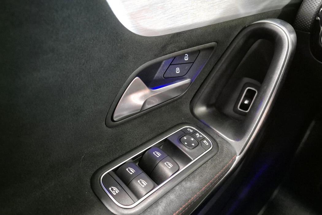 MERCEDES-BENZ CLA 2021
