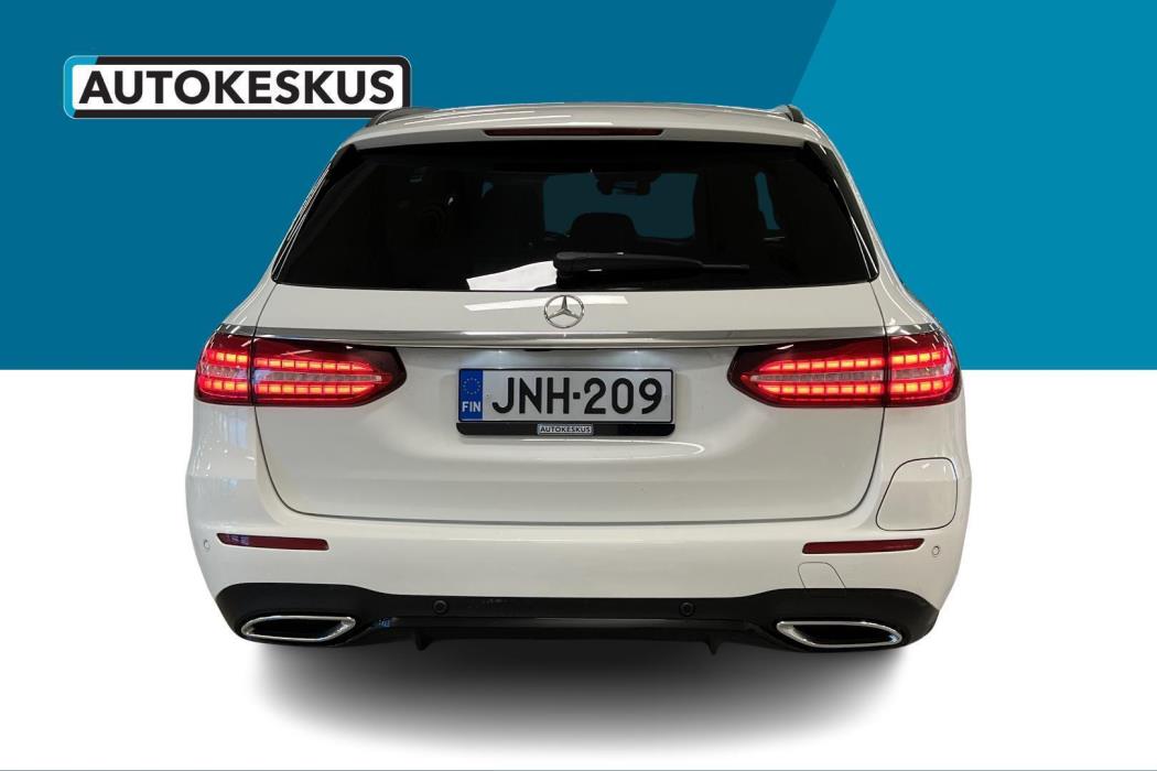 MERCEDES-BENZ E 2022