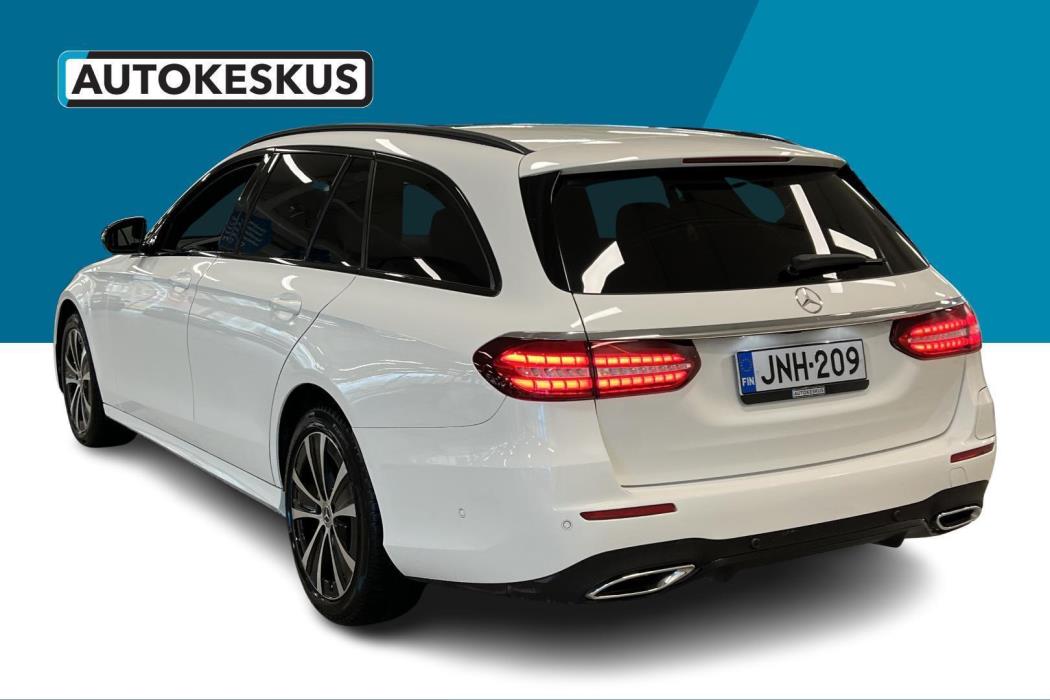 MERCEDES-BENZ E 2022