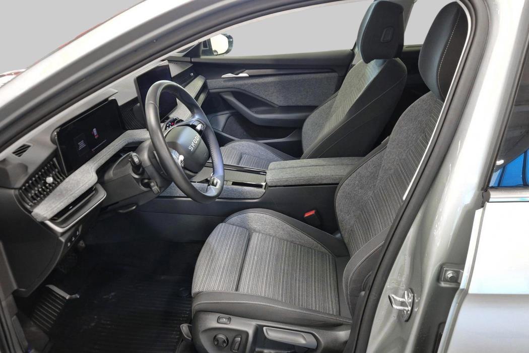 SKODA Superb 2025